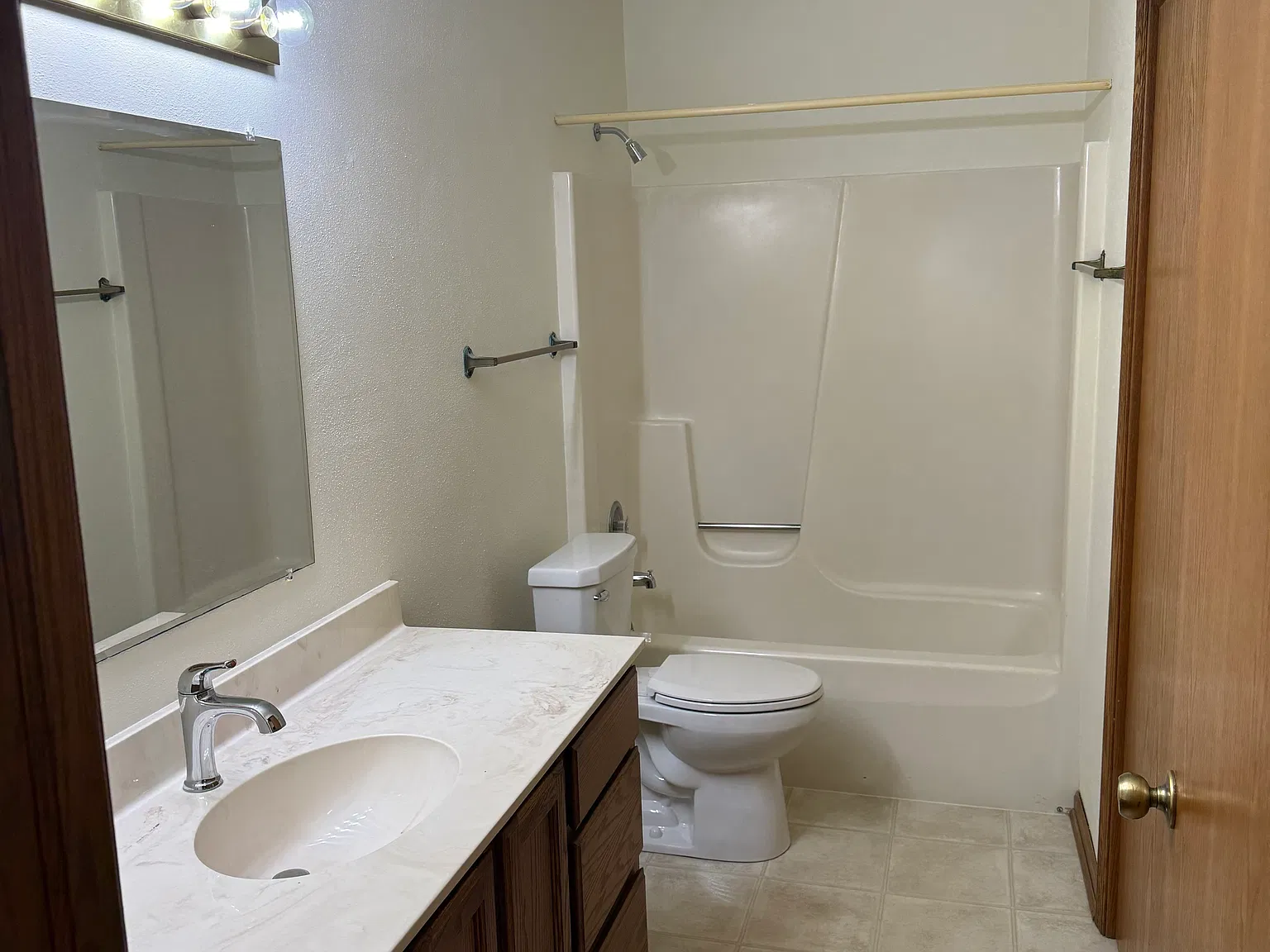 4674 Hayes Rd — Photo 4
