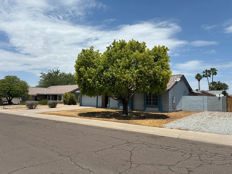 8208 W Columbine Dr — Photo 3