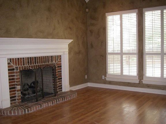 2nd image of 1208 Hillandale Ct