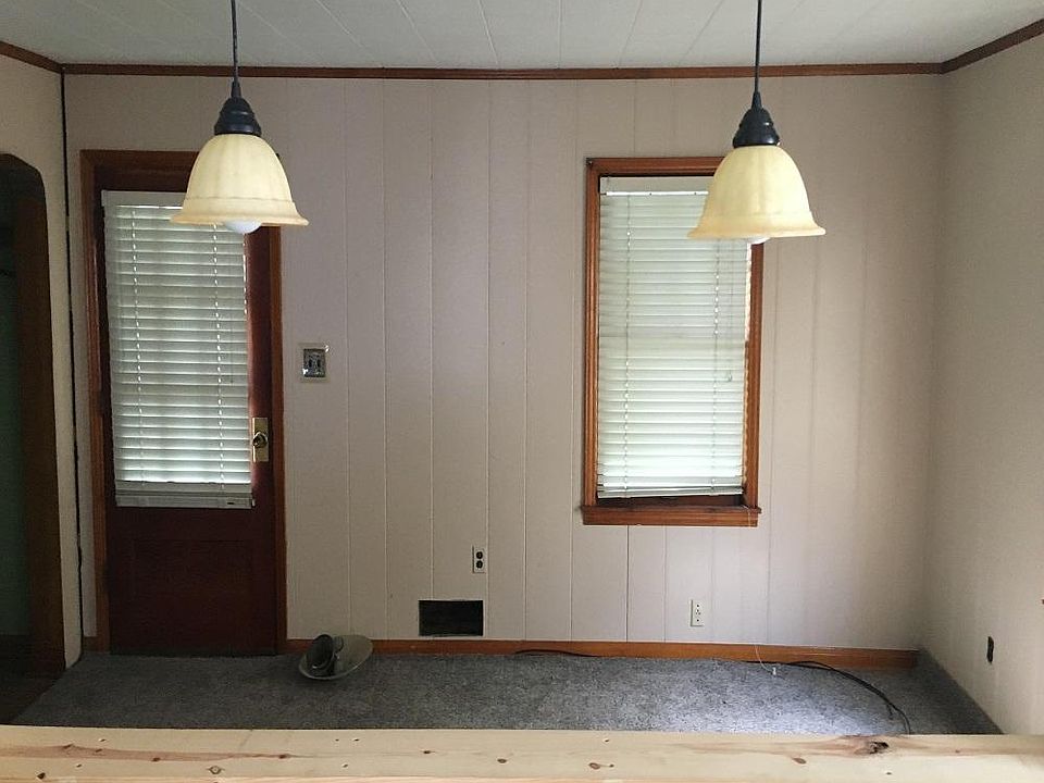 2nd image of 108 W Walnut St