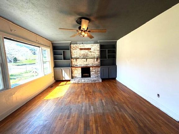 4th image of 216 Swigert Ave