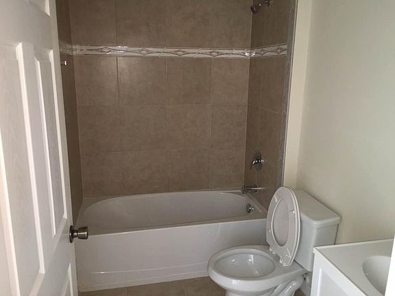 3rd image of 1028/1030 SW 11th Ter