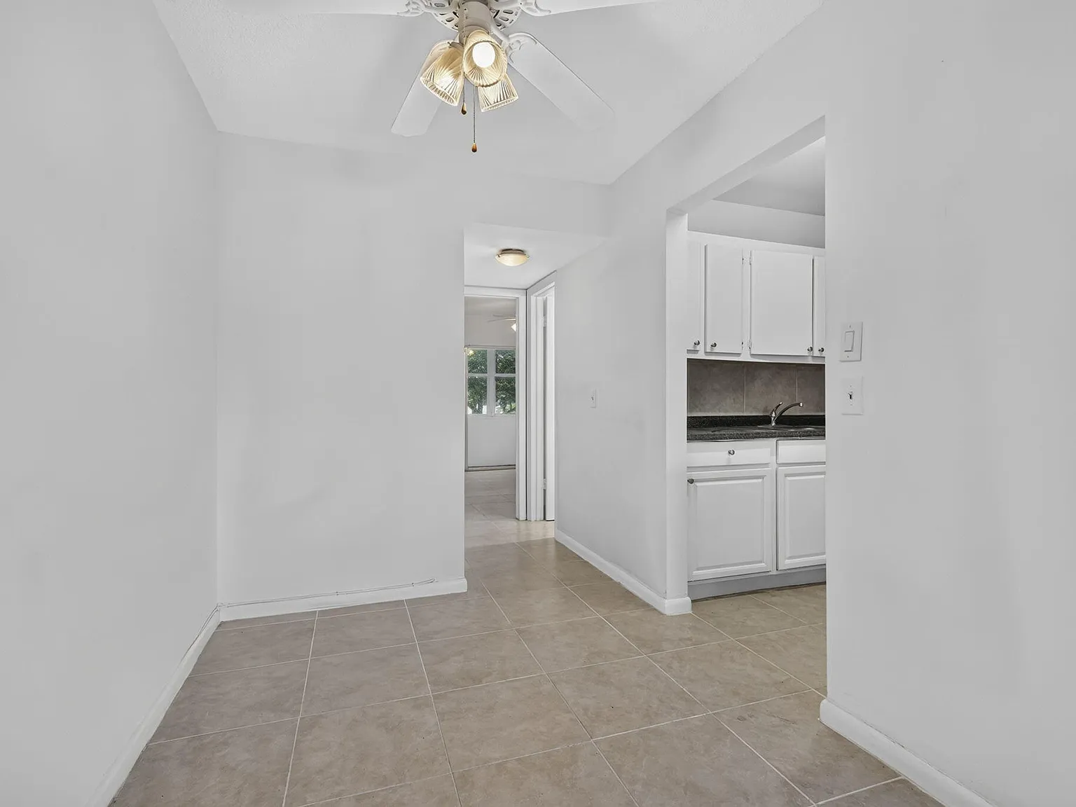 1 bed, 1.0 bath, 570 sqft, $1,300 — Photo 3