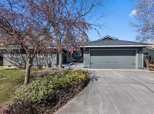 2549 SW Fissure Loop N, Redmond, OR 97756
