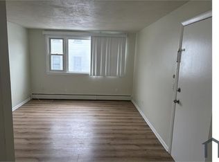 89 Draper St APT 4, Pawtucket, RI 02861