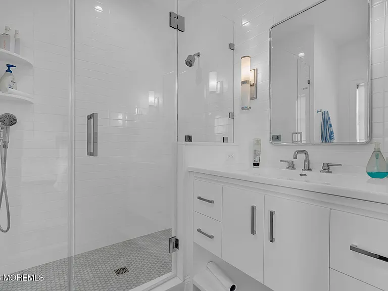 112 Sylvania Ave — Photo 49