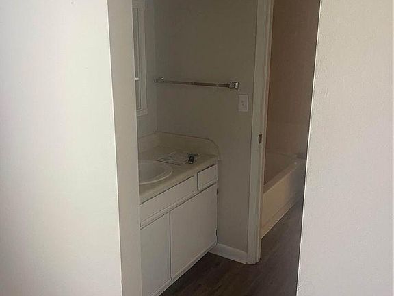 2nd image of 3600 Sable Palm Ln Unit B
