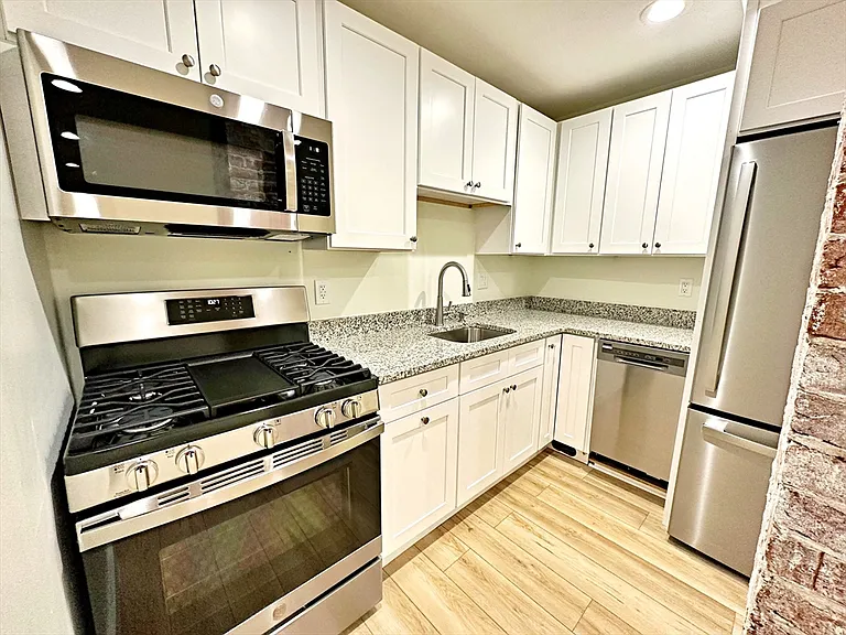 128 Webster St #A — Photo 9