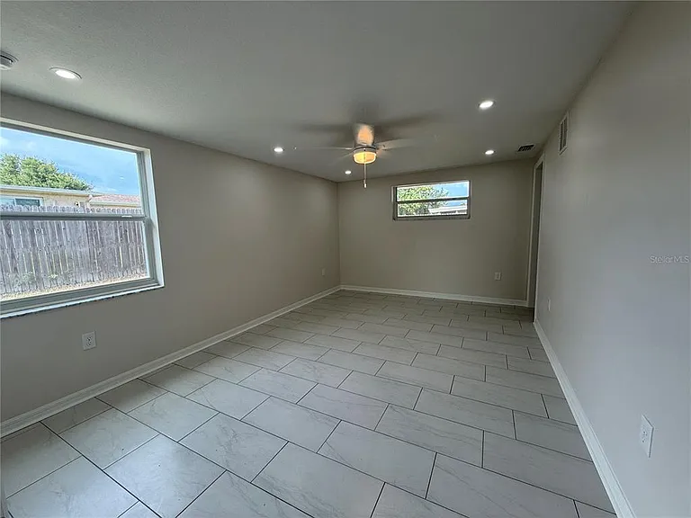 5241 Sparrow Dr — Photo 11