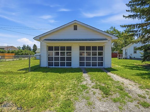 3rd image of 601 Silverbow Ave