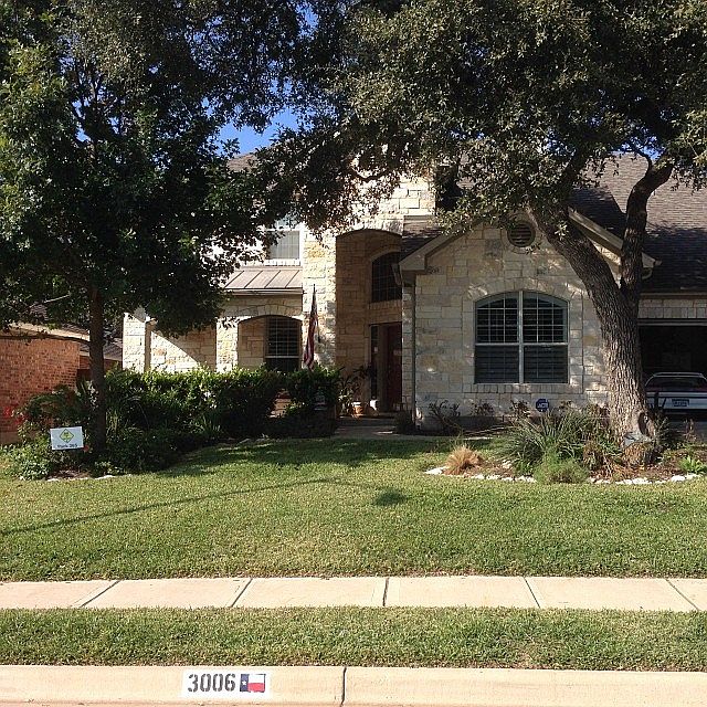 2nd image of 3006 Pointe Pl