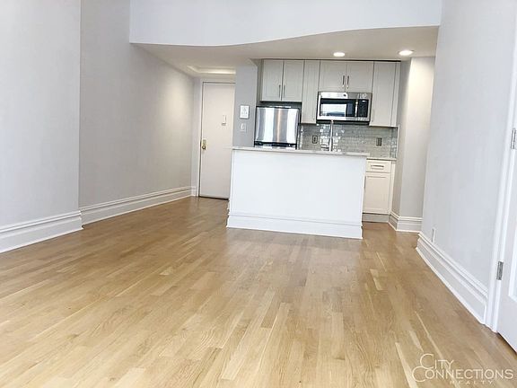 3rd image of 140 W 72nd St APT 5C