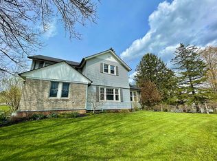 1511 Center Rd, Hinckley, OH 44233