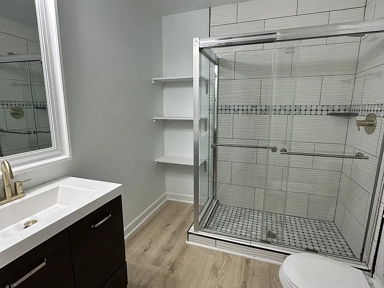 519 Elgin St — Photo 10