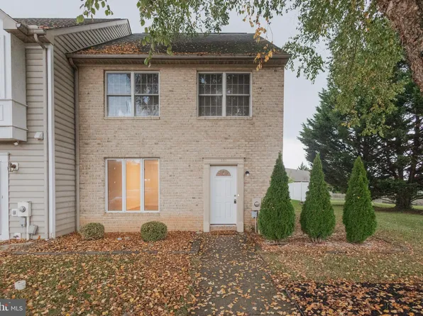 251 Morningside Dr, Falling Waters, WV 25419