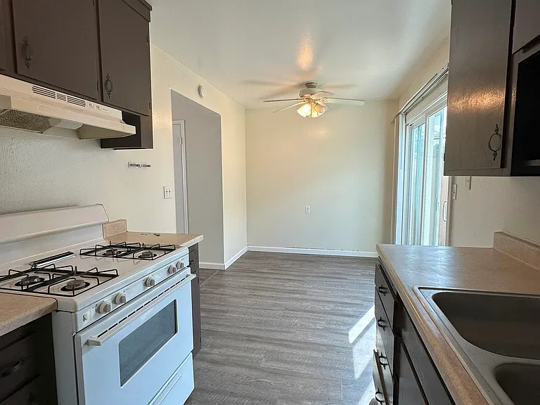 645-671 E Military St — Photo 6