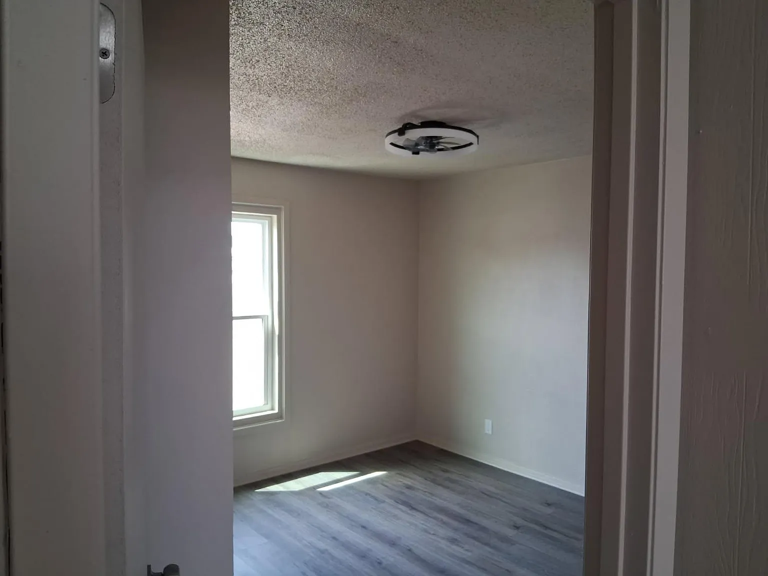 2 bed, 700 sqft, $875 — Photo 2