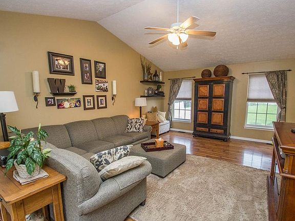 3rd image of 5749 Rosemont Way