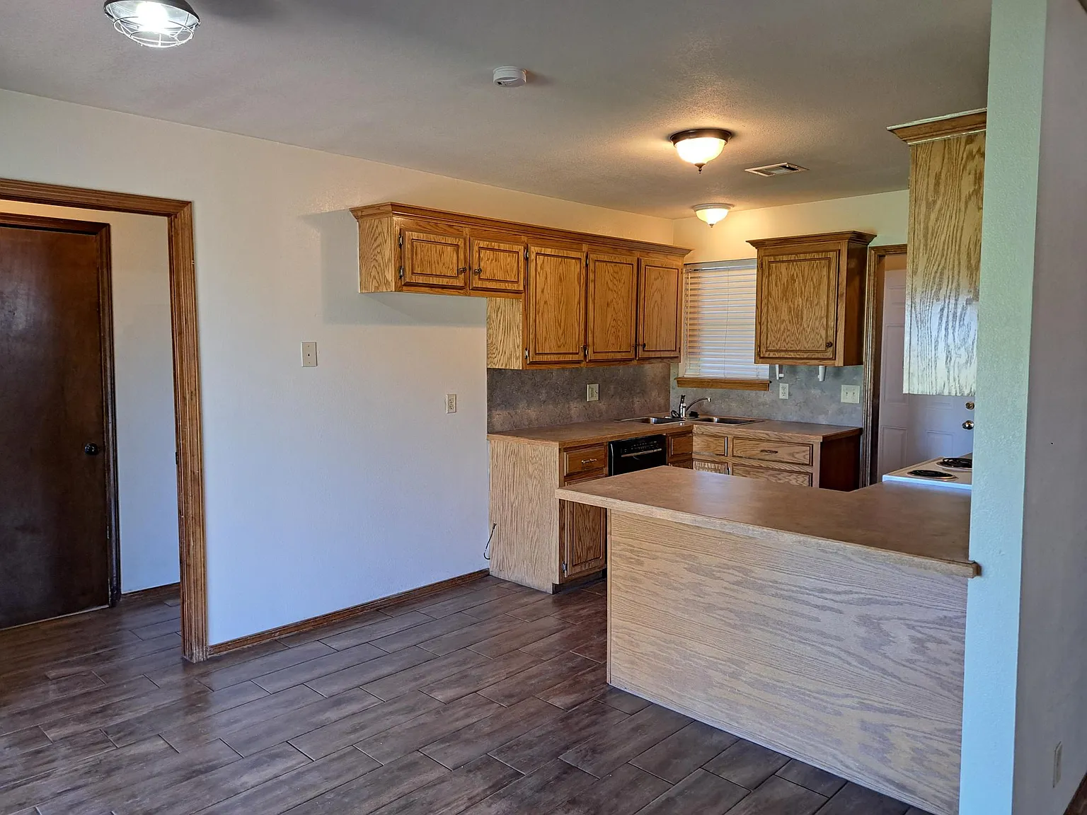3 bed, 1246 sqft, $1,525 — Photo 2