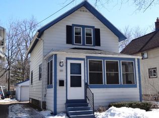 207 N Prairie Ave, Waukesha, WI 53186