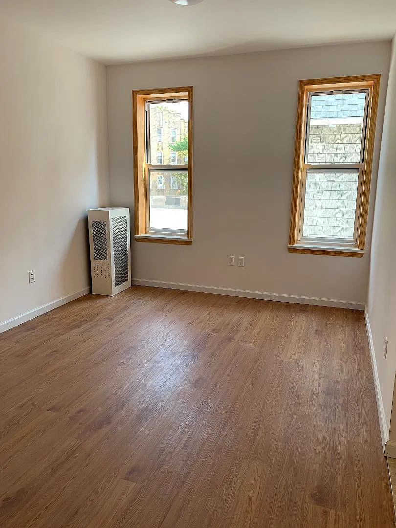 3 bed, $2,700 — Photo 3