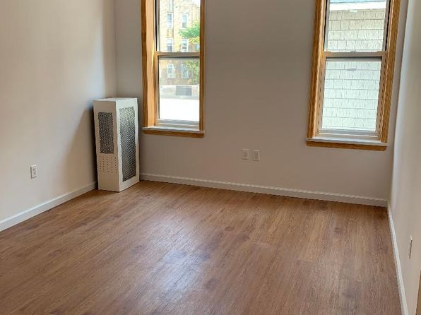 2464 64th St APT 2R
