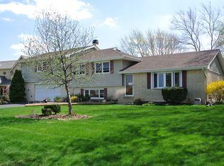 531 Hillcrest Dr, Schaumburg, IL