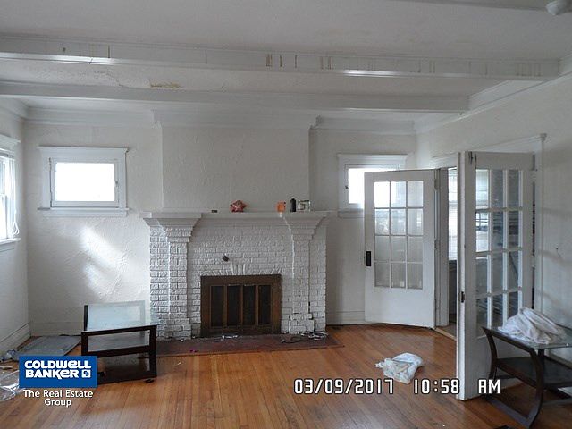 2nd image of 263 W 16th St