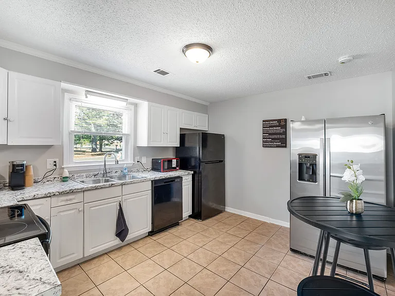 Glenarden Dr — Photo 3