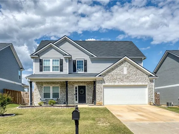 154 Red Oak Pl, Smiths Station, AL 36877