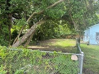 5th image of 2901 E Yukon St