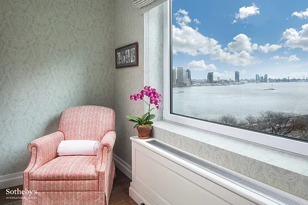 Sold by Sotheby's International Realty | media 7