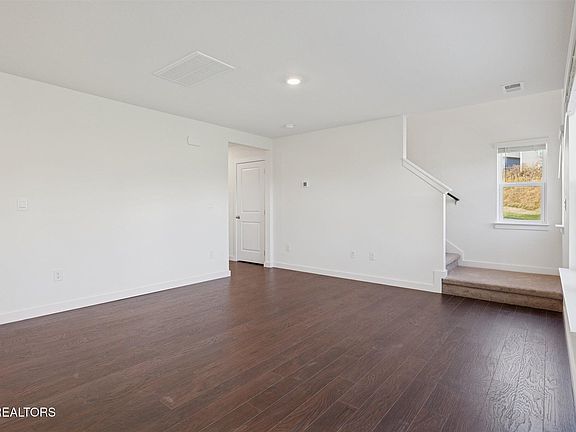 5th image of 6826 Tramway Ln