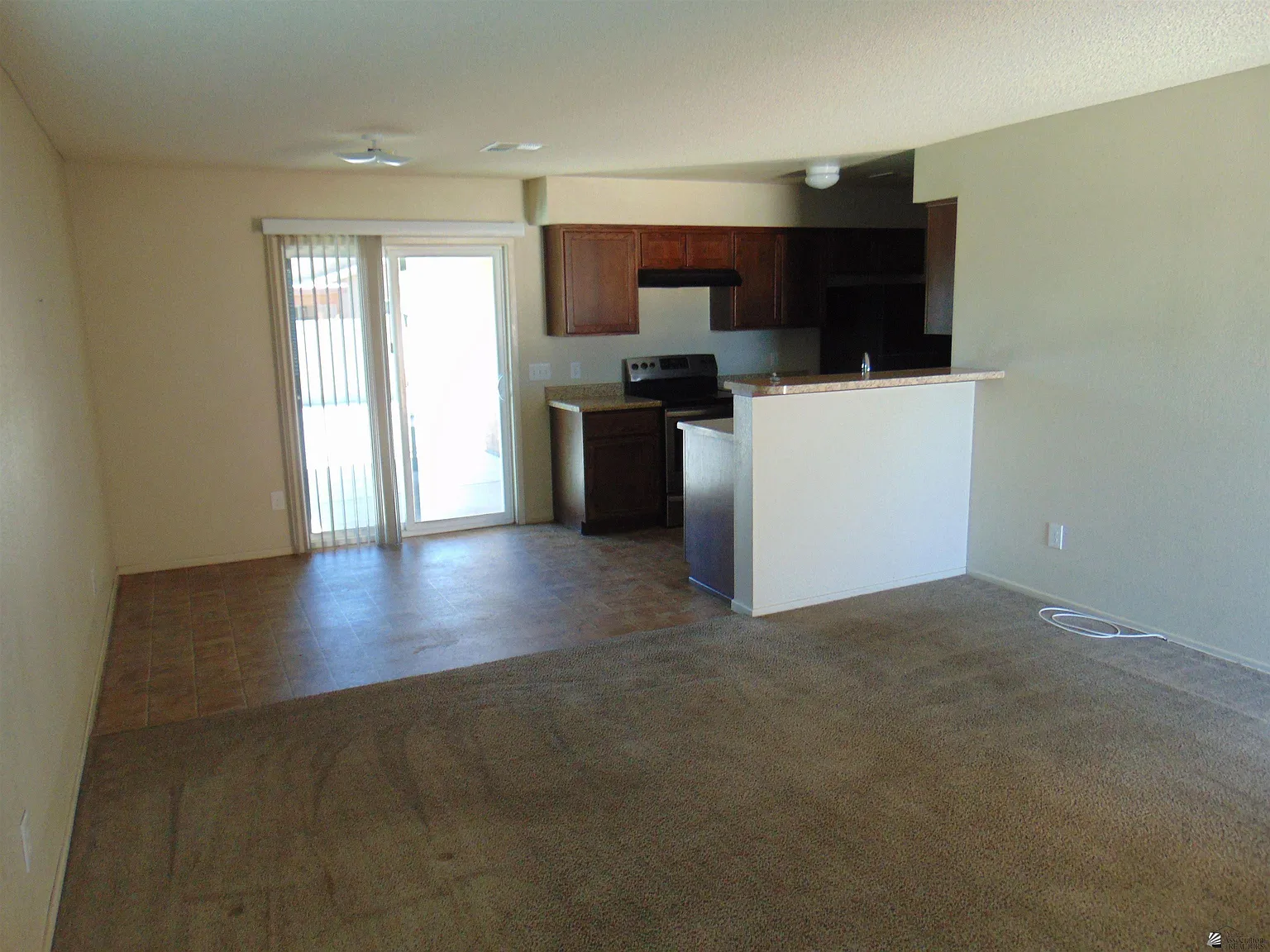 3 bed, 2.0 bath, 1079 sqft, $1,400 — Photo 2