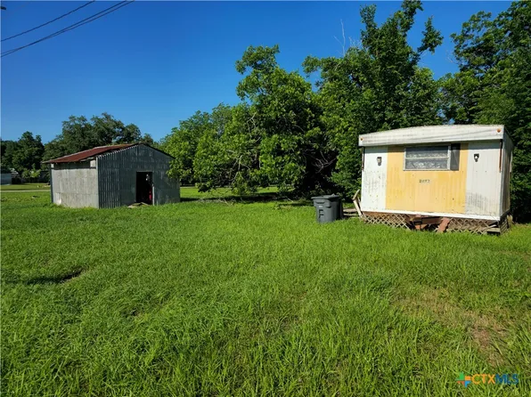 2412 Live Oak Ave, Bay City, TX 77414