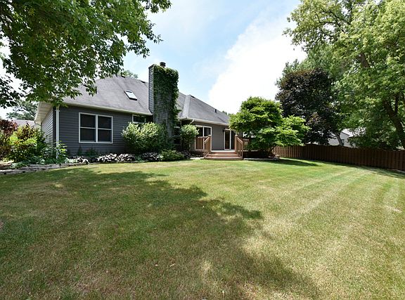 3rd image of 661 Wood Creek Dr