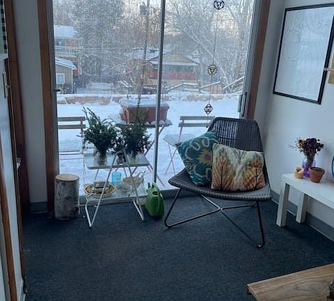 Same view, different tenant, also winter instead of summer.
