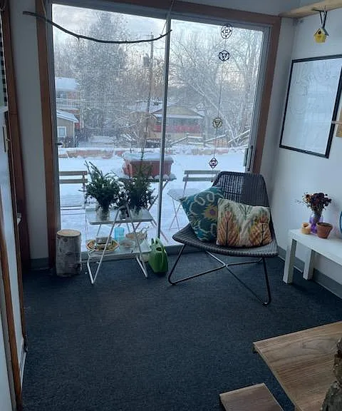 Same view, different tenant, also winter instead of summer.