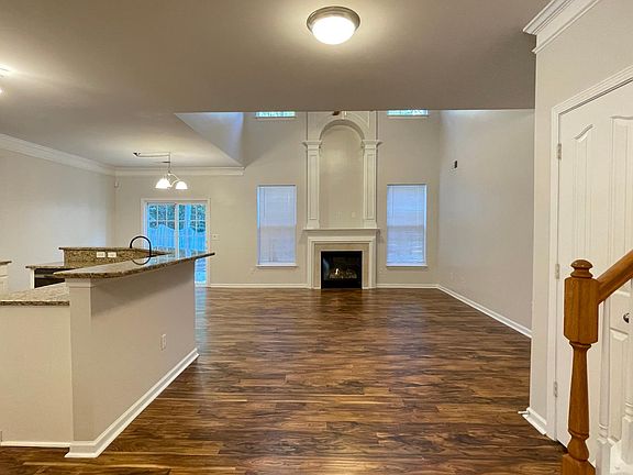 3rd image of 107 Bells Creek Dr