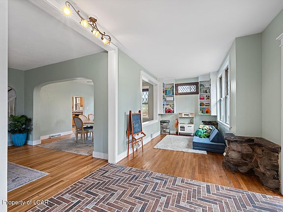 5th image of 100 Azalea Rd