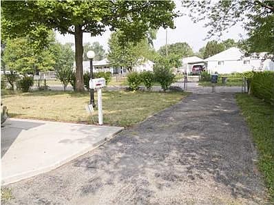4th image of 1633 Eastbrook Dr S