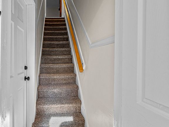 4th image of 407 Washington Ave #B