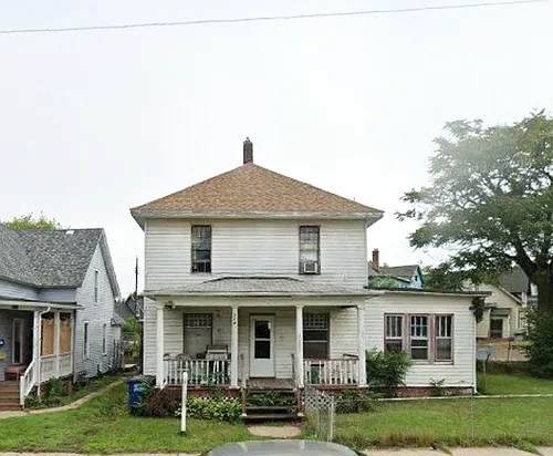 714 E 10th St Photo 1