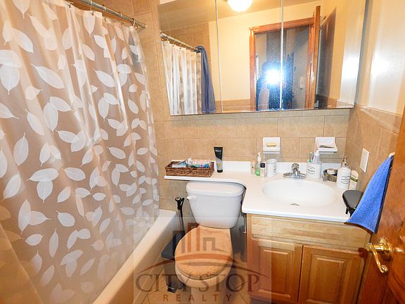 5th image of 24 W 75th St APT 4A