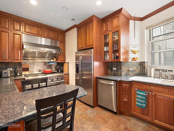 3rd image of 17 E 97th St APT 5B