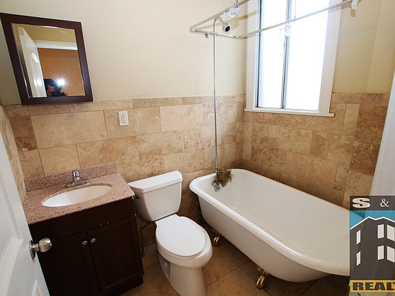 4th image of 1096 Pine St APT 402