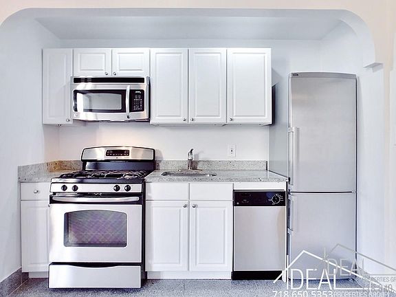 3rd image of 31 Ocean Pkwy