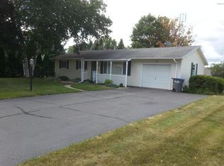 904 Meadowlane Dr, Sturgis, MI 49091