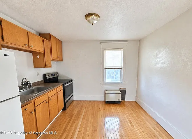 216 Elizabeth St - 2nd fl — Photo 2