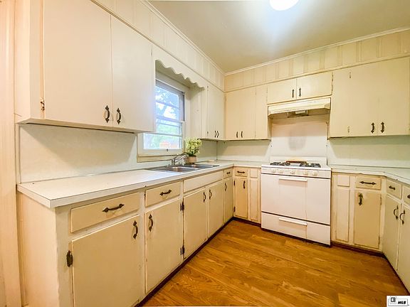 2nd image of 605 Schneider Ln